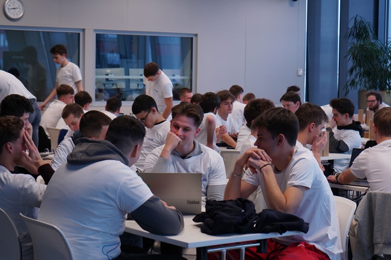 Kako razmišlja generacija Z: dijaki na Telemachovem Job Lab hekatonu z ...